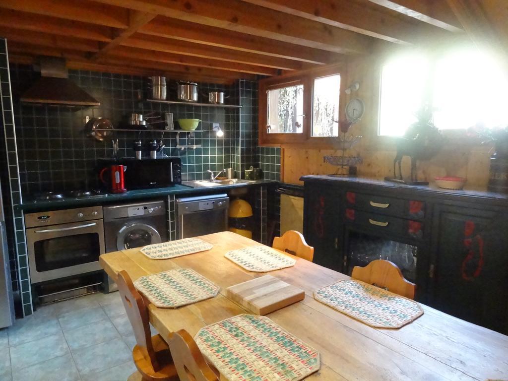 Les Néreïdes Studios et Appartements Brides Les Bains Esterno foto