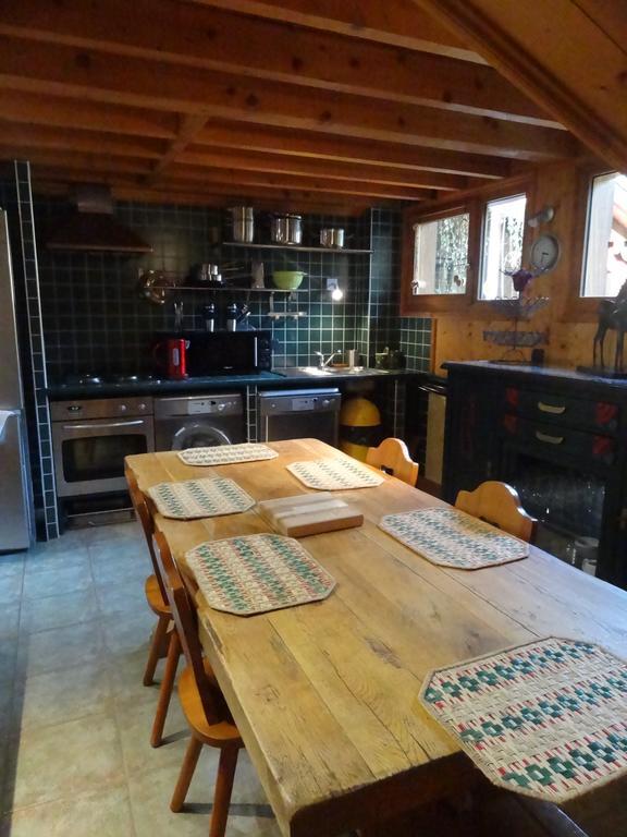 Les Néreïdes Studios et Appartements Brides Les Bains Esterno foto