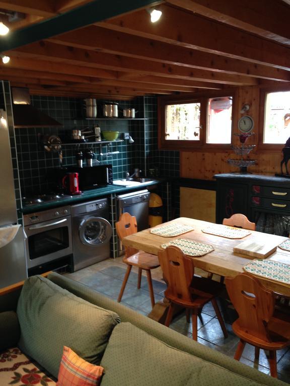 Les Néreïdes Studios et Appartements Brides Les Bains Esterno foto